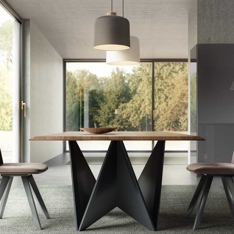 Medinis valgomojo stalas Origami prie panoraminių langų, NATISA