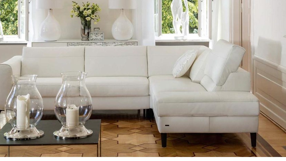 Kler balta odinė kampinė sofa Bolero klasikinio stiliaus svetainėje