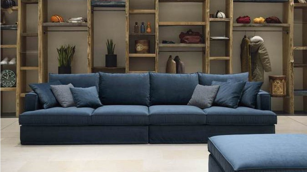 Tamsiai mėlyna modulinė sofa Glammy bibliotekos interjere, SAMOA DIVANI