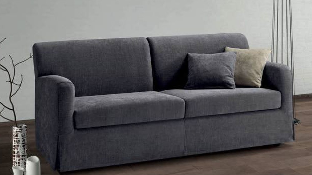 Antracito spalvos sofa Dress minimalistiniame baltame kambaryje, SAMOA DIVANI