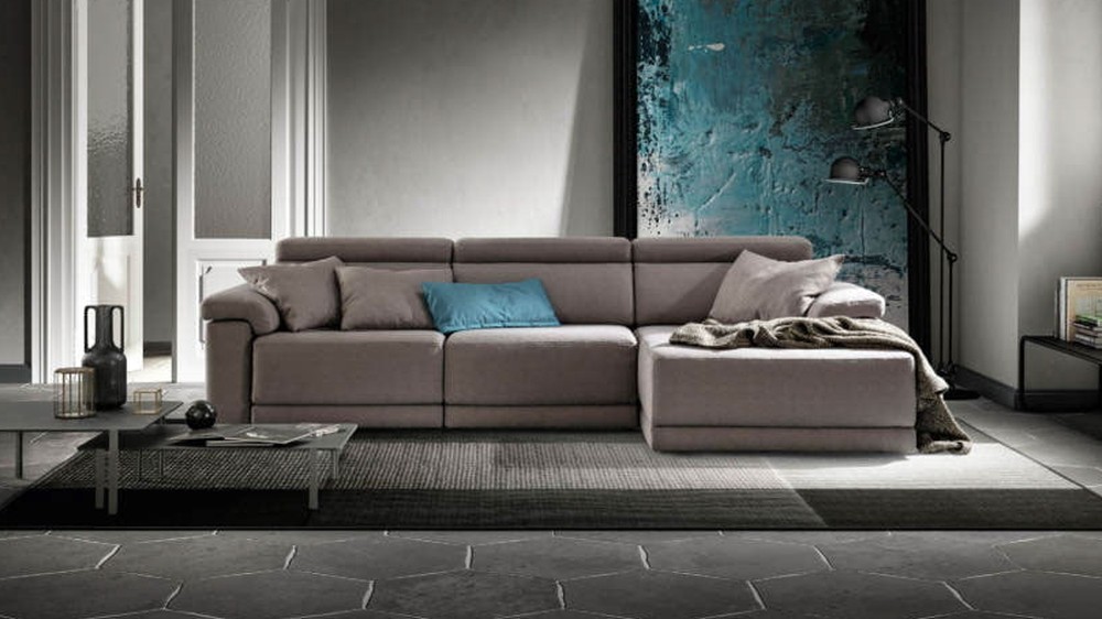 Rausvai pilka kampinė sofa Comfort su melsva akcentine pagalve, SAMOA DIVANI