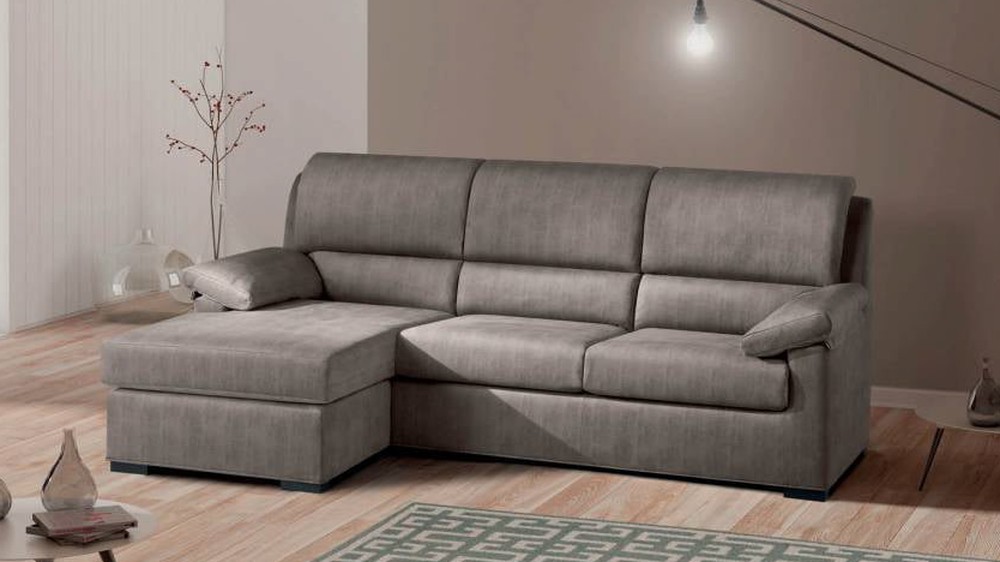 Pilkai ruda minkšta kampinė sofa Alter šviesiame interjere, SAMOA DIVANI