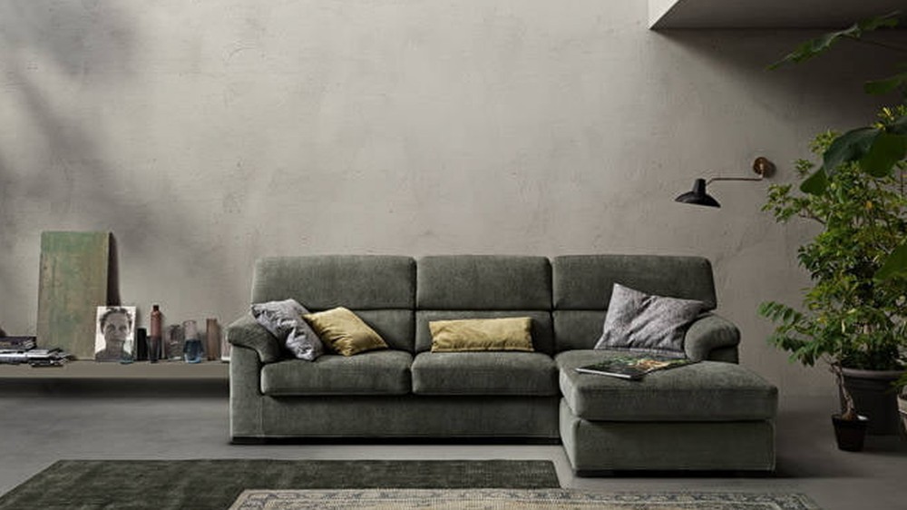 Tamsiai žalia sofa Alter su pufu ir augalais, SAMOA DIVANI
