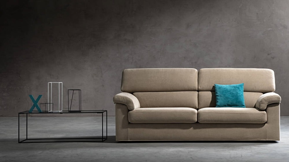 Smėlio sofa Alter su melsva akcentine pagalve, SAMOA DIVANI