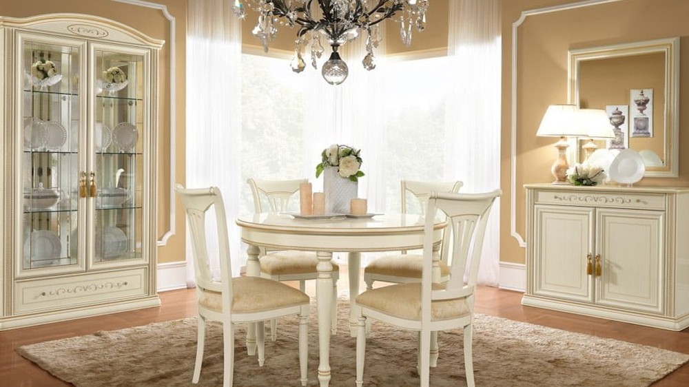 Siena Ivory kėdės prie apvalaus stalo su vitrinine spintele, CAMELGROUP