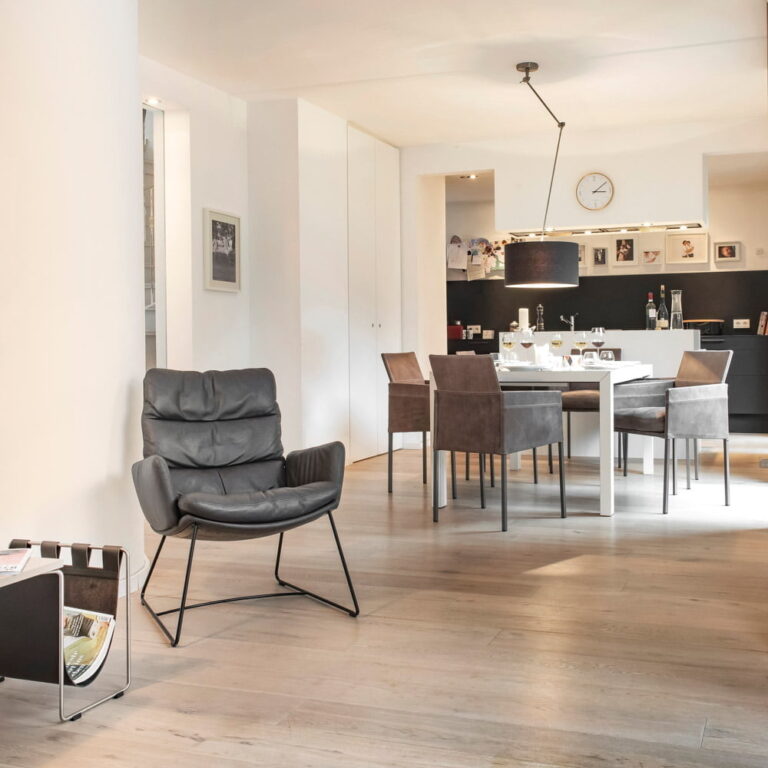 Vokiski-baldai-kede-ARVA-LOUNGE-Armchair-1 moderni