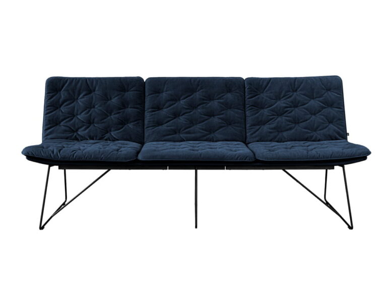 Mėlyna velvetinė dygsniuota trivietė sofa Arva Stitch ant pavažų bazės, KFF