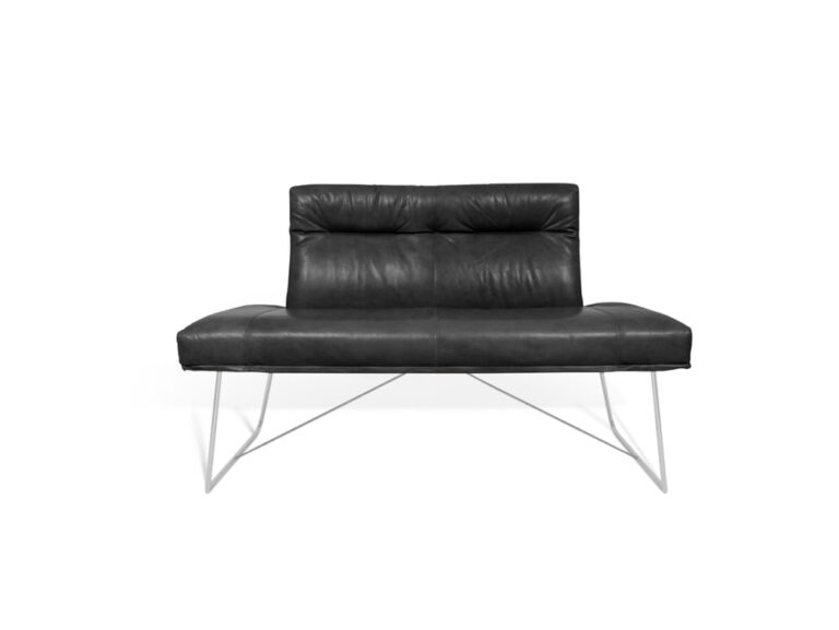 Juoda odinė dvivietė sofa D-Light ant chromuotos pavažų bazės, KFF