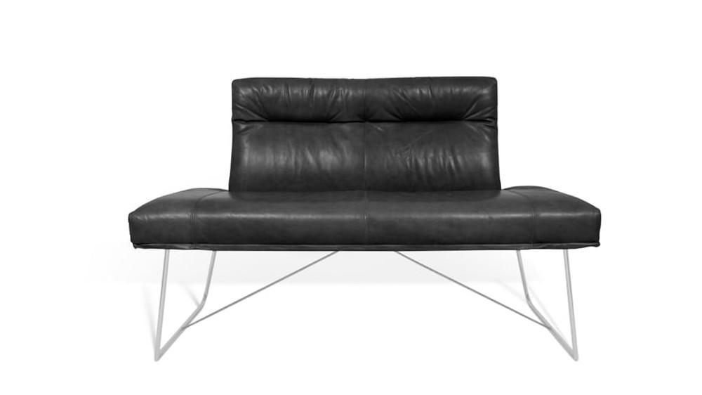 Juoda odinė dvivietė sofa D-Light ant chromuotos pavažų bazės, KFF