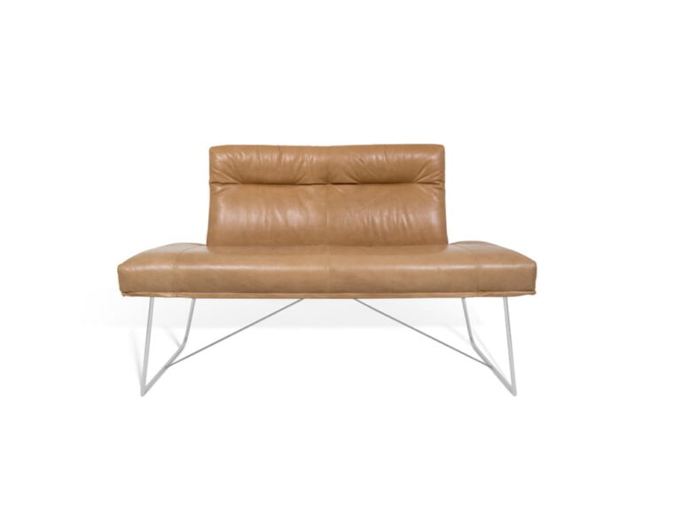 Smėlio spalvos odinė dvivietė sofa D-Light ant chromuotos pavažų bazės, KFF