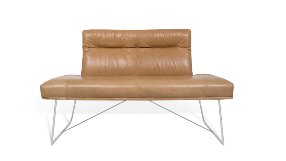 Smėlio spalvos odinė dvivietė sofa D-Light ant chromuotos pavažų bazės, KFF