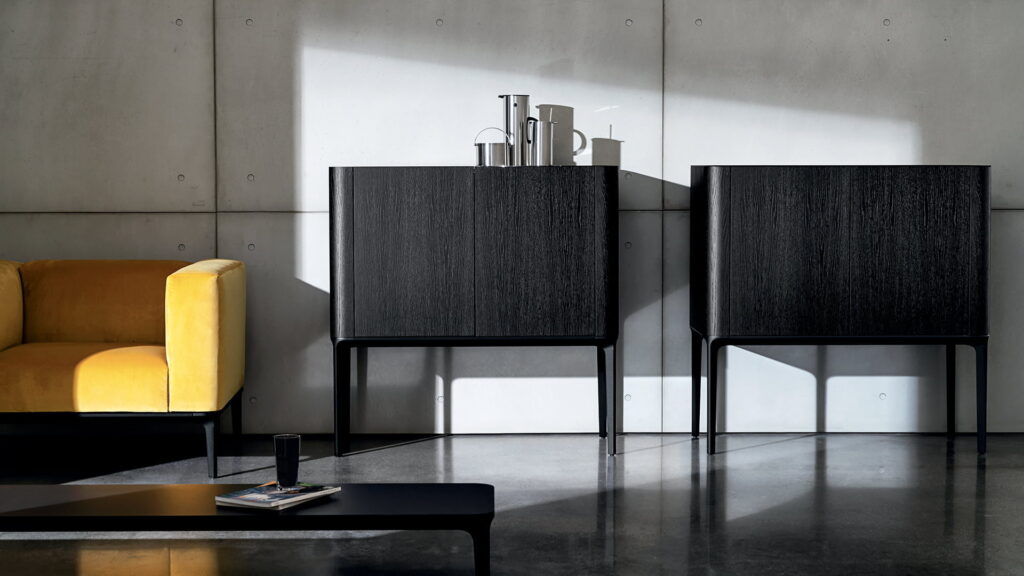 Komoda Madia Slim 2 moderni aukšta juoda