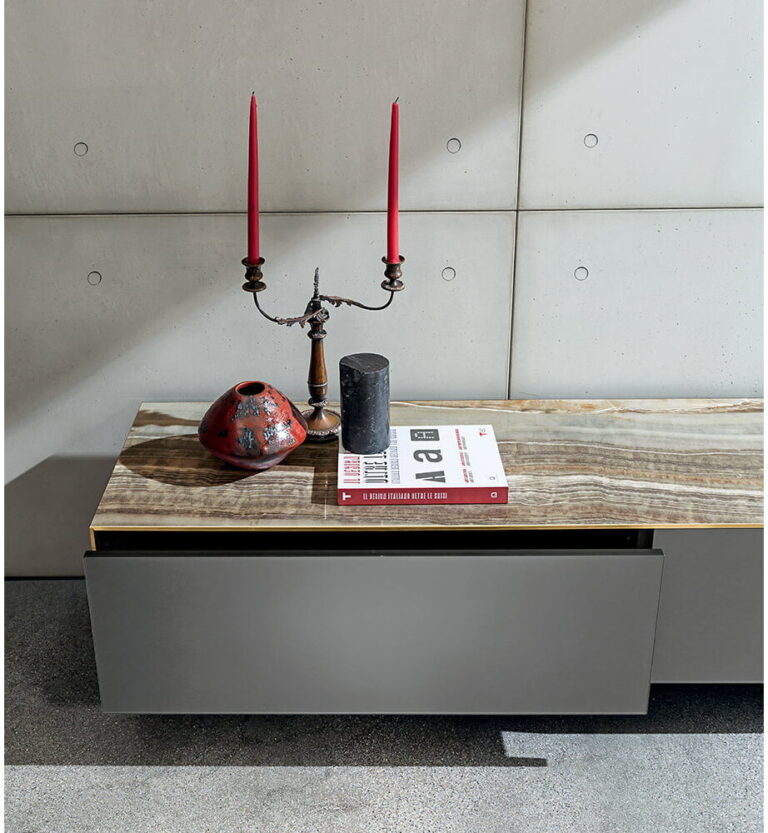 Komoda pakabinamama Sovet Magda