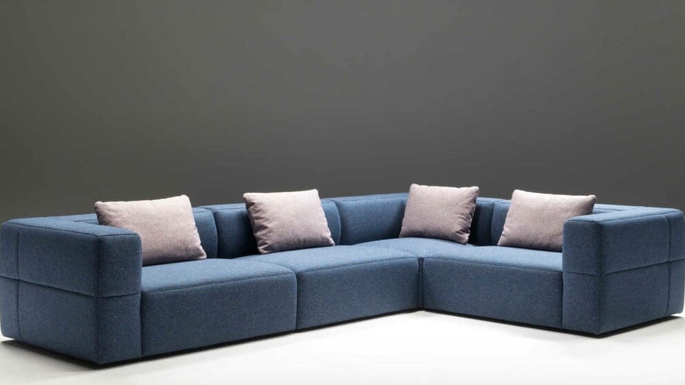 Kler tamsiai mėlyna modulinė kampinė sofa Rule su rausvomis pagalvėlėmis