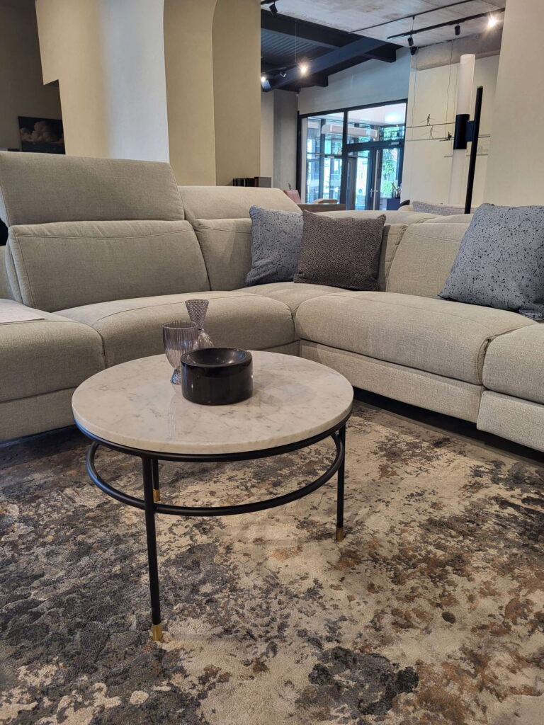 Modernus kavos staliukas baltas itališkas (2) ekspozicija