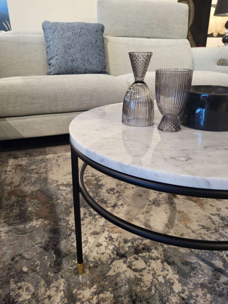 Modernus kavos staliukas baltas itališkas (4) ekspozicija