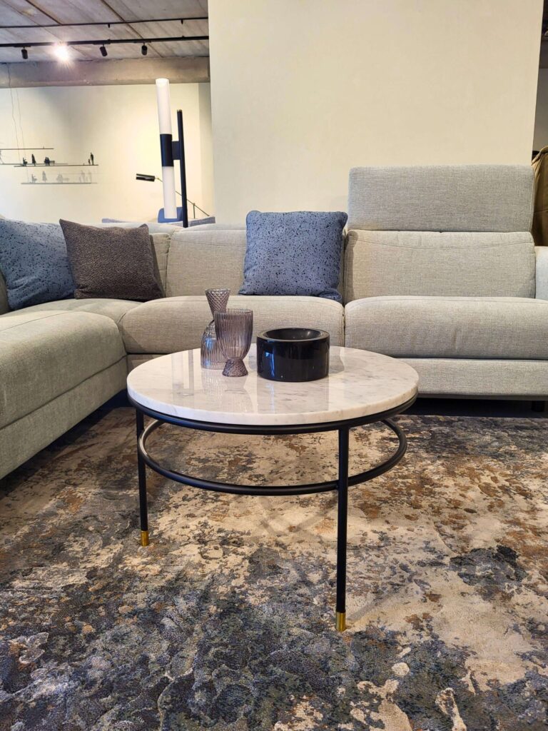 Modernus kavos staliukas baltas itališkas ekspozicija