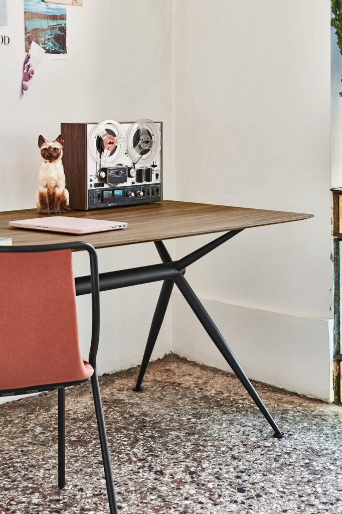 Darbo stalas Brioso1