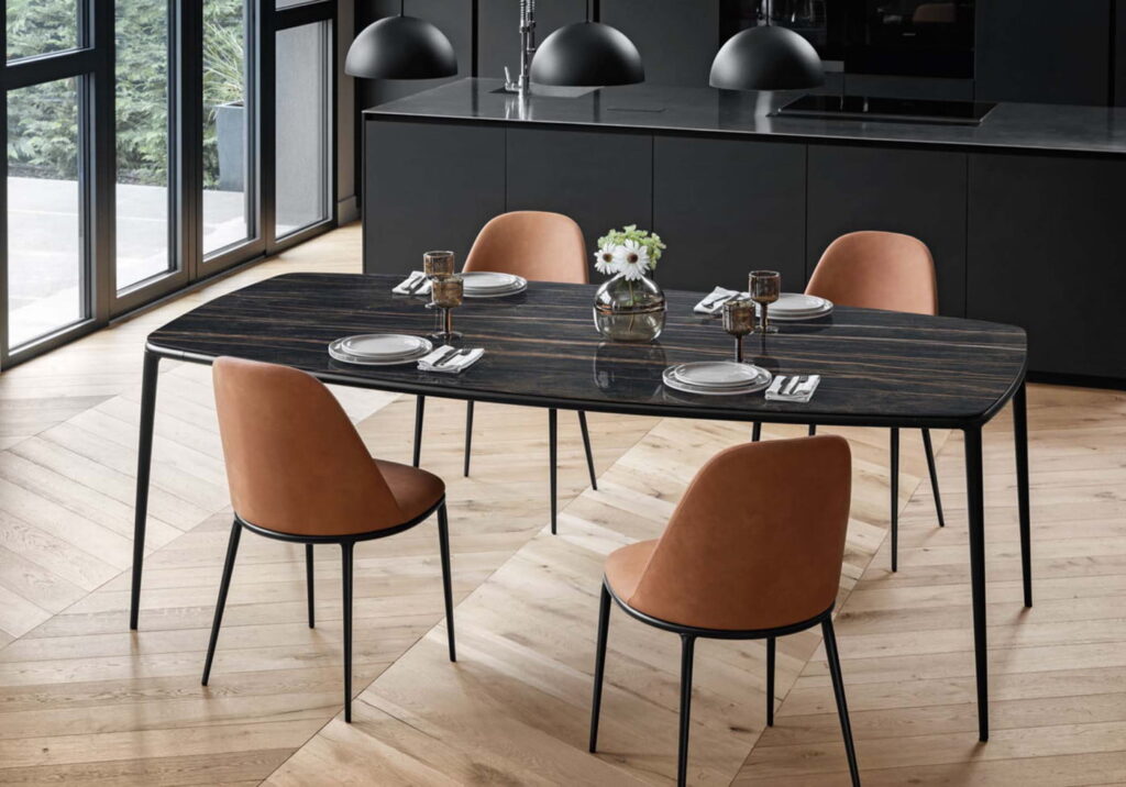 Valgomojo stalas Lea2 marmurinis