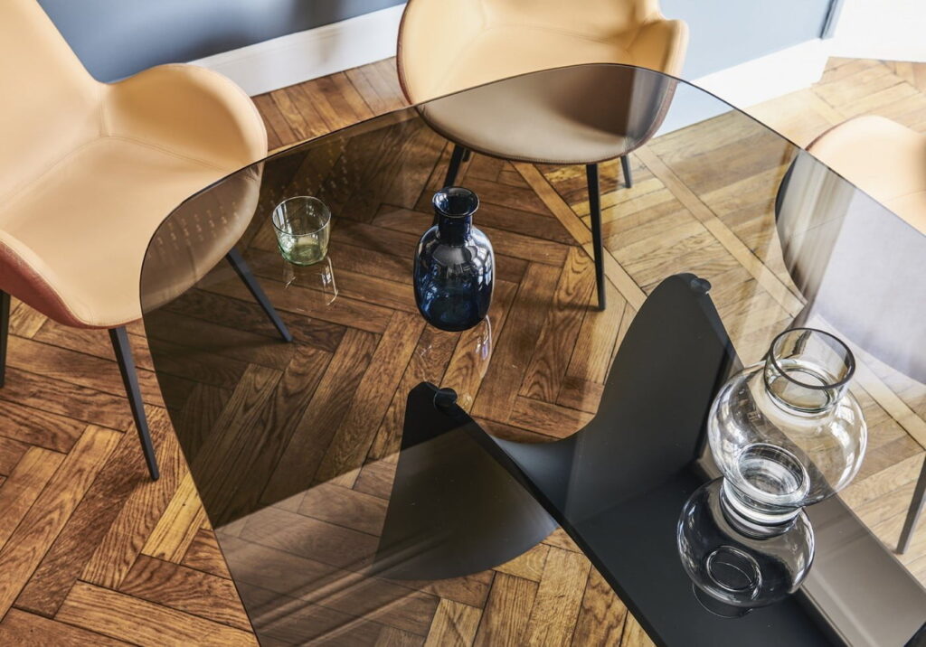 Valgomojo stalas Moonlight2 stiklinis