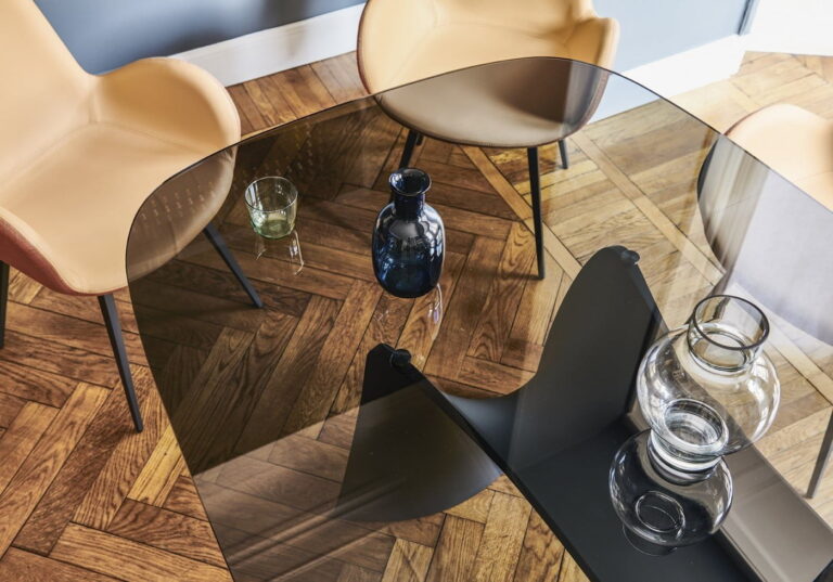 Valgomojo stalas Moonlight2 stiklinis