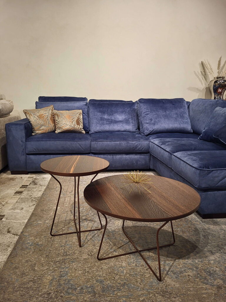 Modernus kavos staliukas itališkas Alf DaFre Tuft ąžuolo lukšto ekspozicija