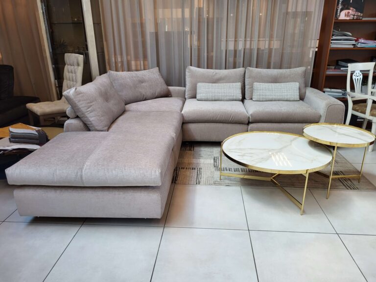 Modernus kampas Kler Idillio (2) ekspozicija