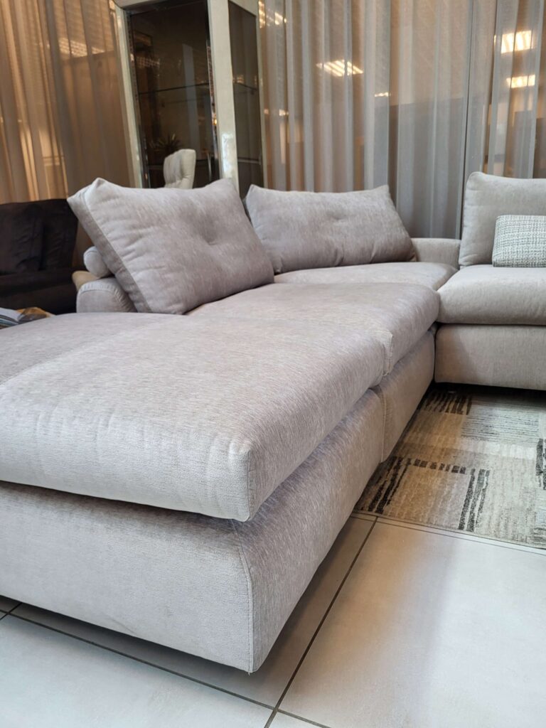 Modernus kampas Kler Idillio (3) ekspozicija