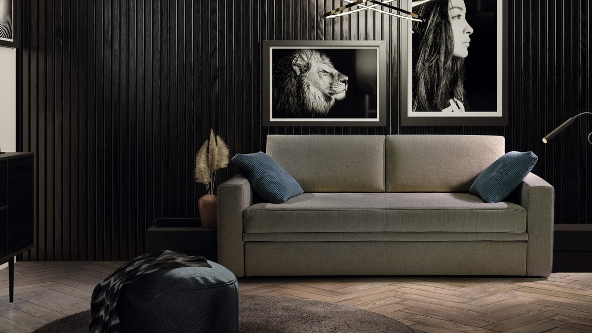Pilka sofa Bombay senovinio stiliaus interjere, FAMILY BEDDING