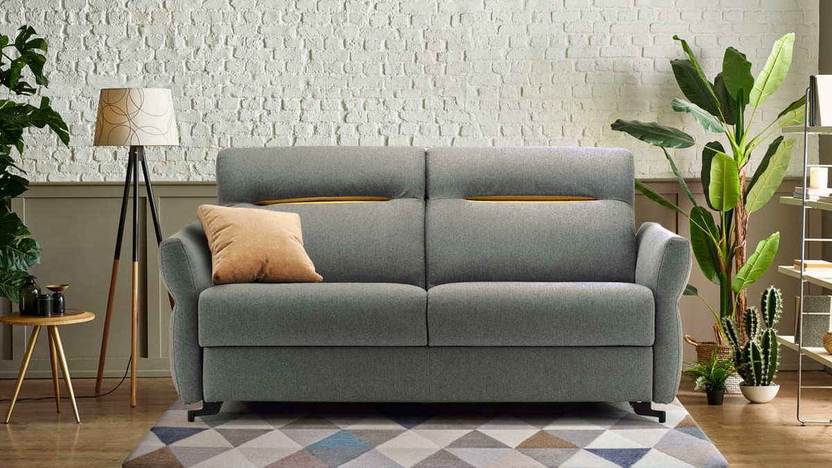 Tamsiai mėlyna sofa Smile meniniame interjere, FAMILY BEDDING