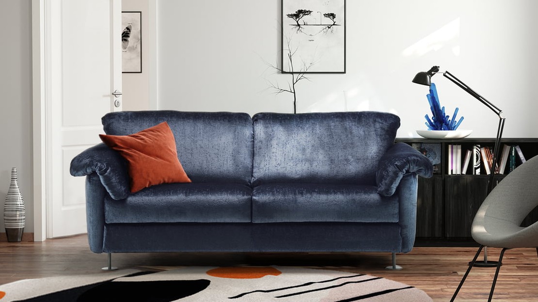 Tamsiai mėlyna sofa Phil moderniame interjere, FAMILY BEDDING