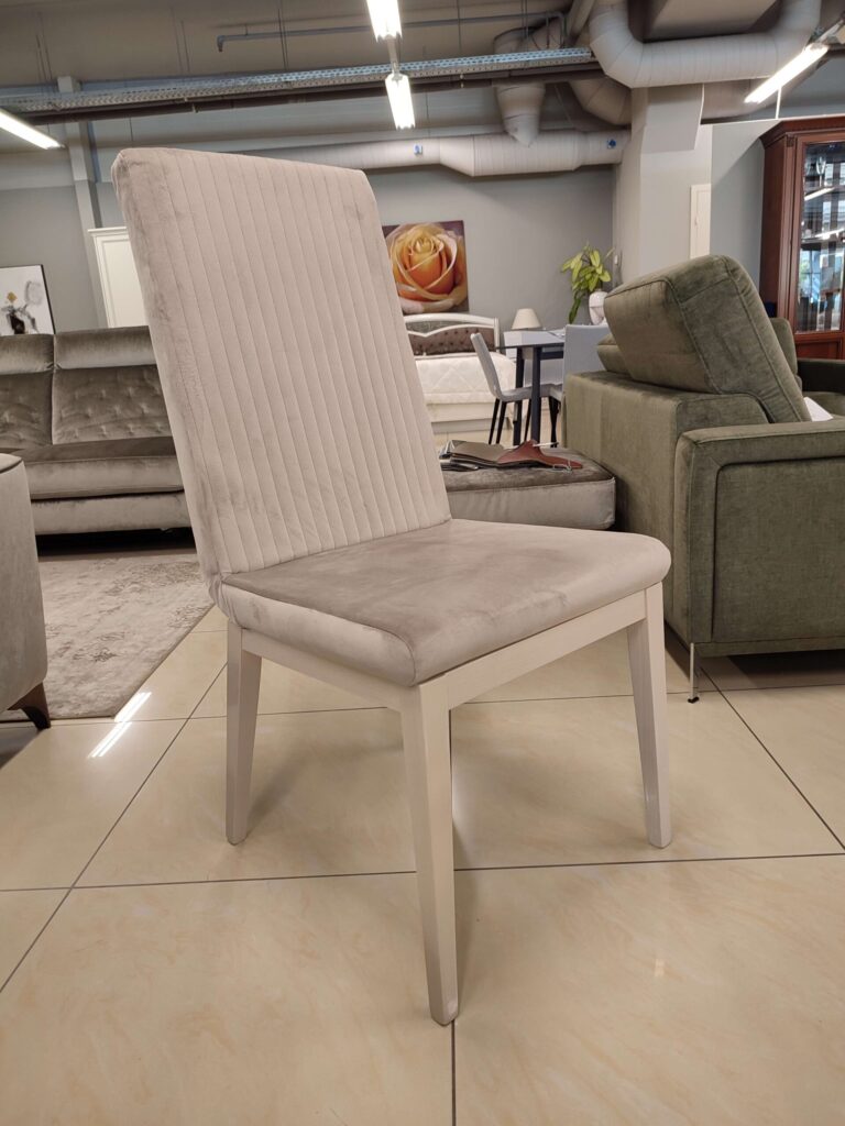 Moderni valgomojo kėdė Stripe iš ekspozicijos