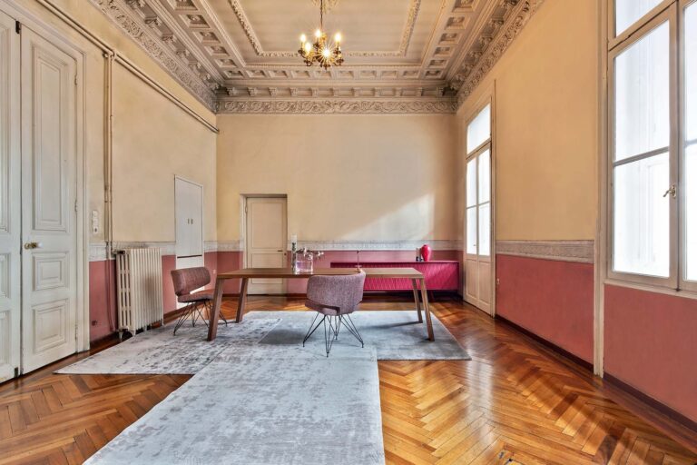 Al2 modernus valgomojo stalas E klipse