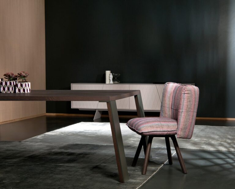 Modernus Al2 valgomojo E klipse stalas