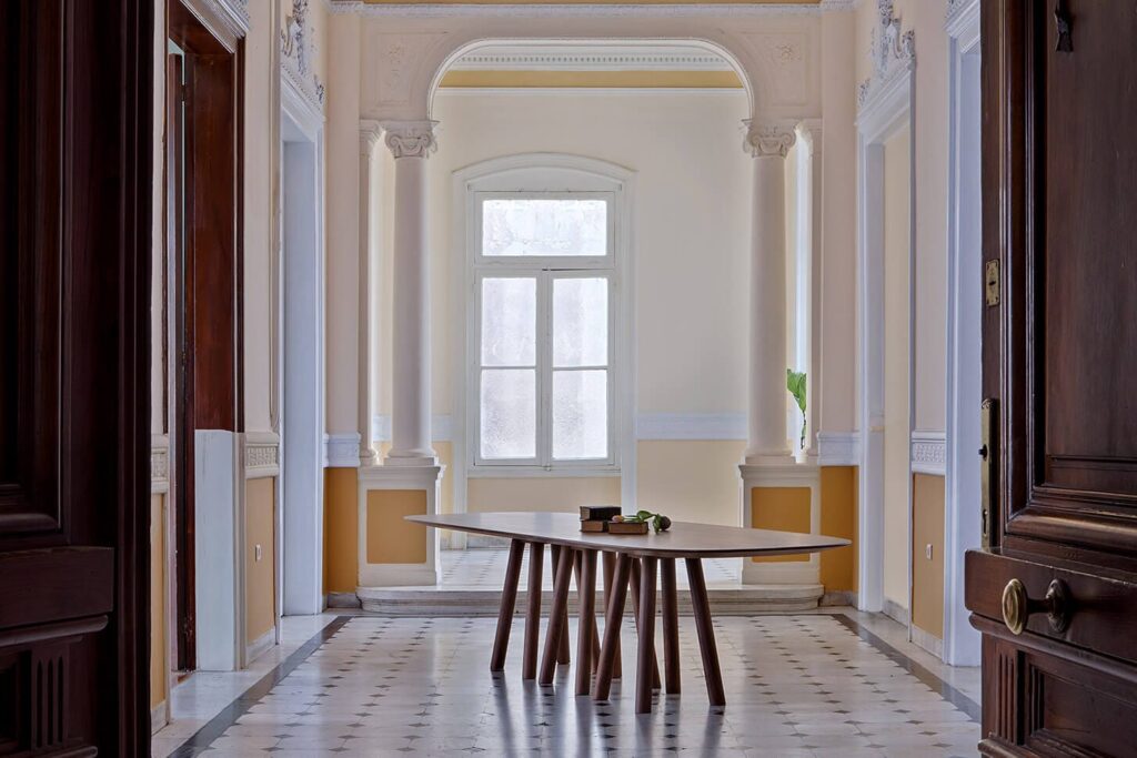 Stalas modernus Al2 valgomojo Mos i ko F