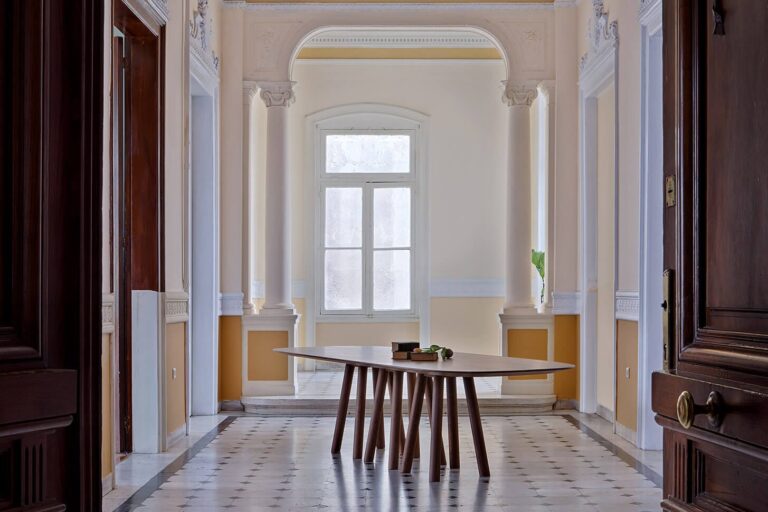 Stalas modernus Al2 valgomojo Mos i ko F