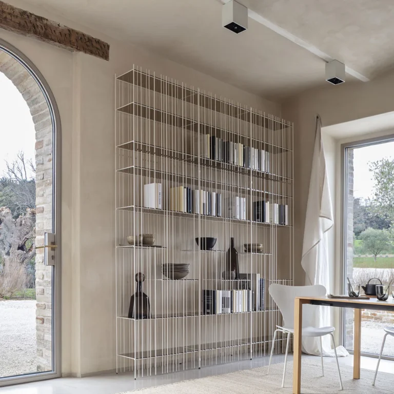 MOGG METRICA knygų lentyna 1