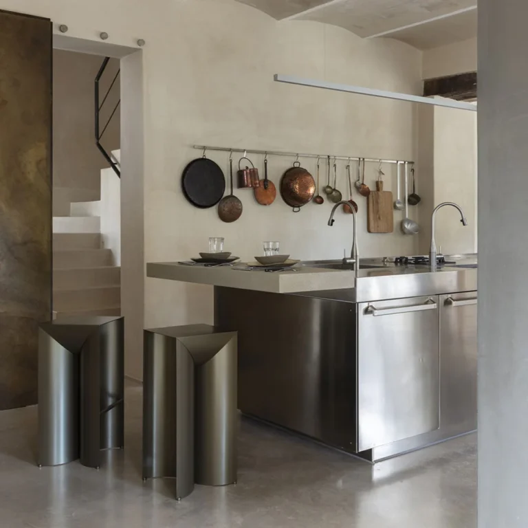 MOGG UCCIO pusbario kėdė 1