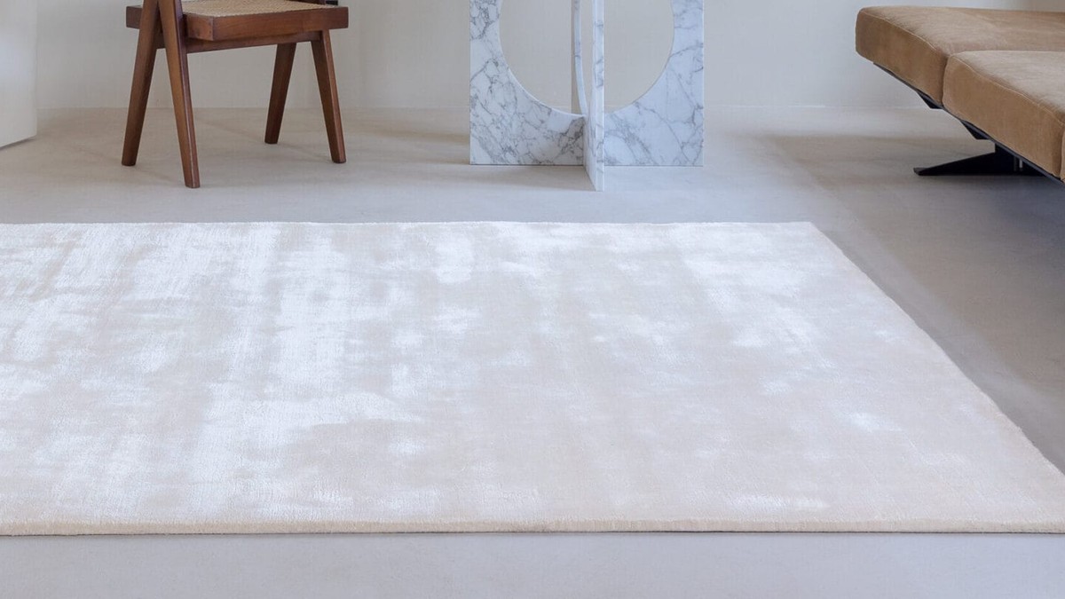 Melsvai žalias kilimas Dew minimalistiniame interjere, LIGNE PURE