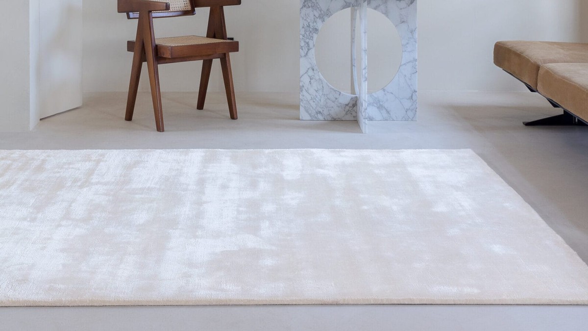 Melsvai žalias kilimas Dew minimalistiniame interjere, LIGNE PURE
