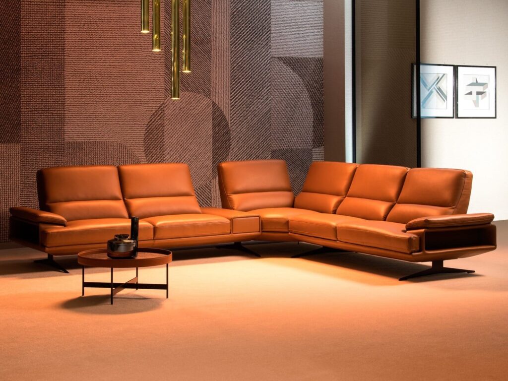 Modernus minkštas kampas Kler Soprano svetainės interjere