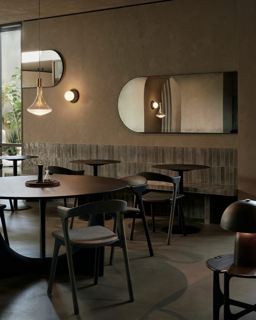 10513 Medinis apvalus Itališkas Valgomojo stalas Geometric 150cm ilgio (2)