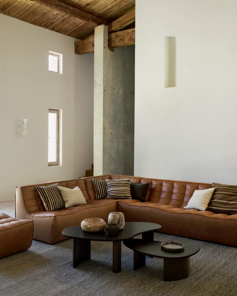 35008 Kavos ir žurnalų staliukas Boomerang 90x61x29h cm (2)