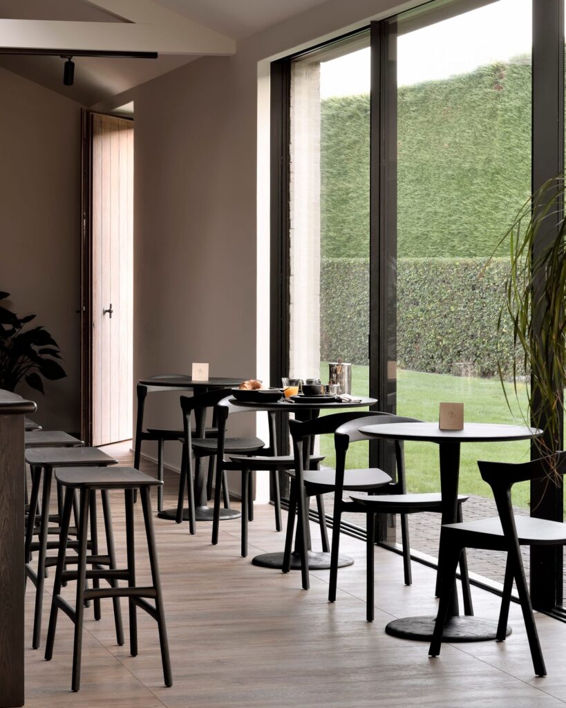 50011 Itališkas Modernus Valgomojo stalas Torsion medinis juodas plotis 70 cm (3)