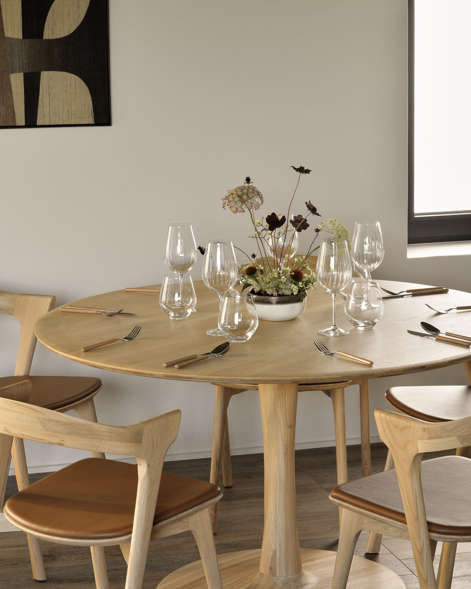 50019 Valgomojo stalas Torsion Plotis 127 cm. Medinis apvalus (29)