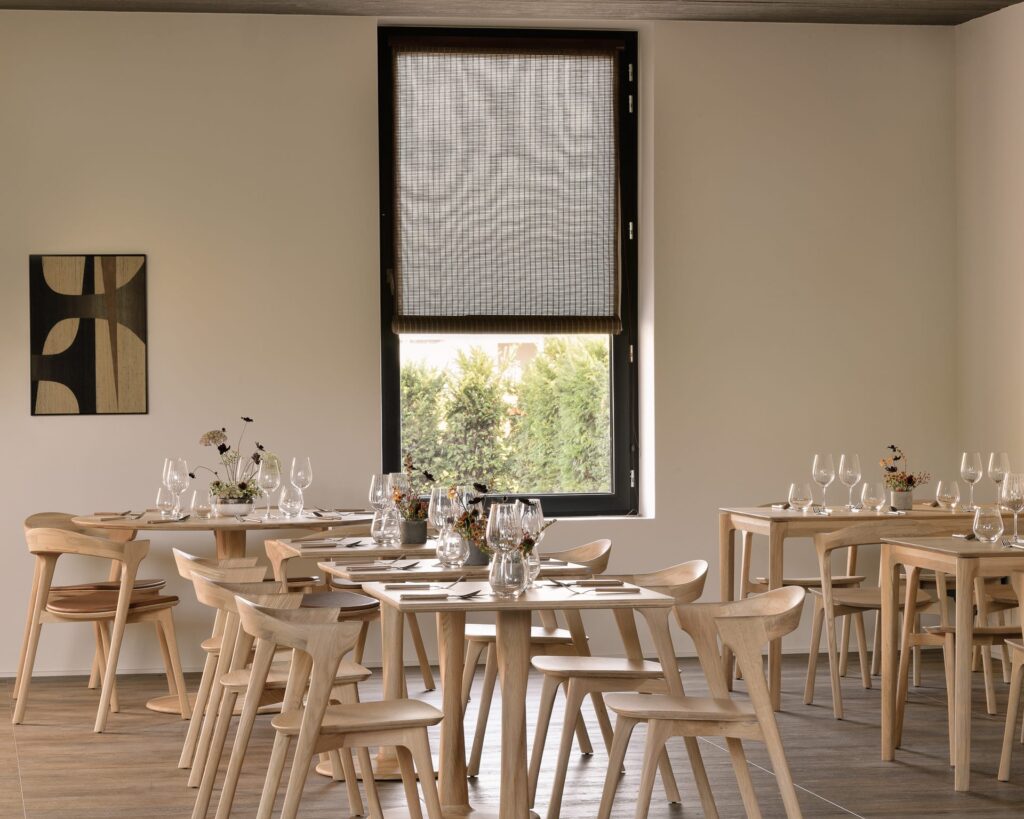 50019 Valgomojo stalas Torsion Plotis 127 cm. Medinis apvalus (36)