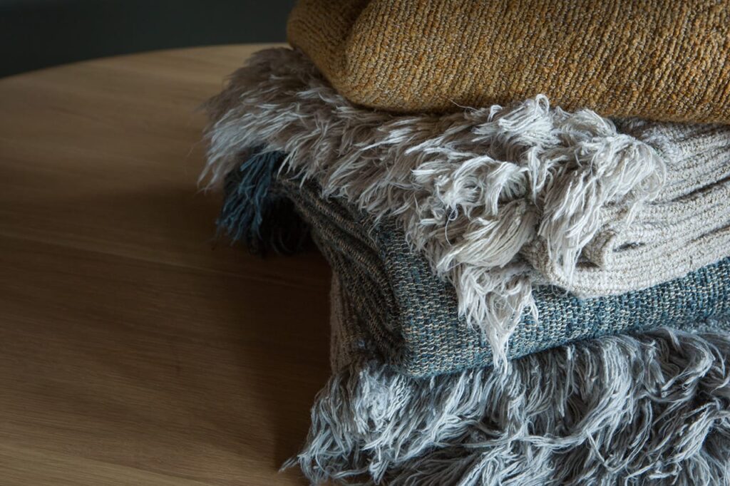 50019 Valgomojo stalas Torsion Plotis 127 cm. Medinis apvalus (4)