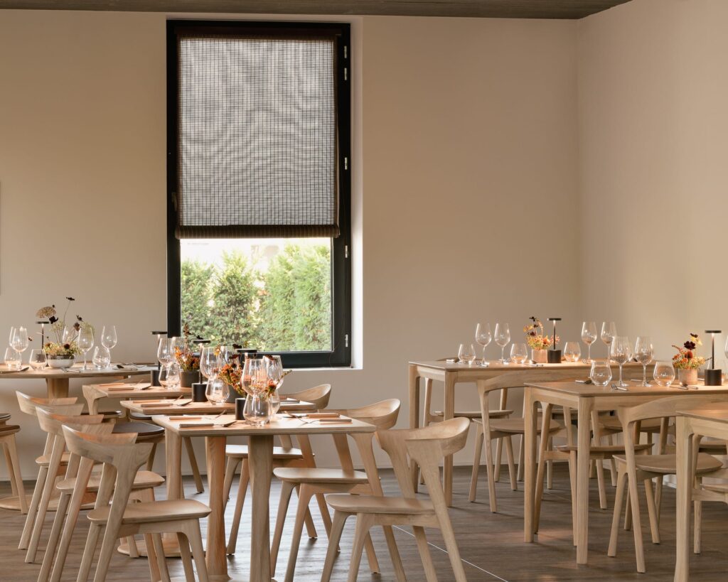 50019 Valgomojo stalas Torsion Plotis 127 cm. Medinis apvalus (41)