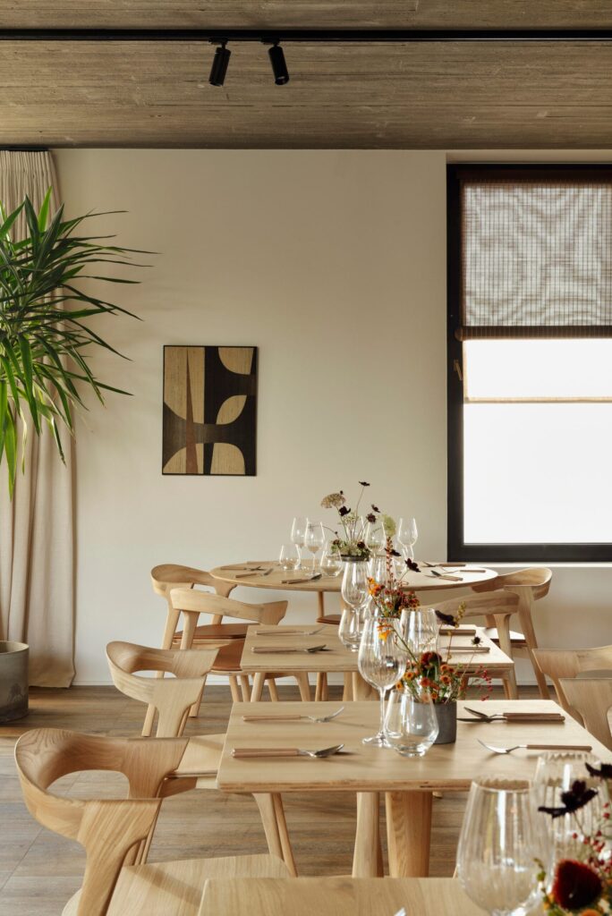 50019 Valgomojo stalas Torsion Plotis 127 cm. Medinis apvalus (43)