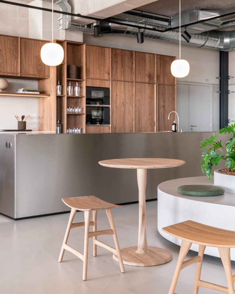 50019 Valgomojo stalas Torsion Plotis 127 cm. Medinis apvalus (52)